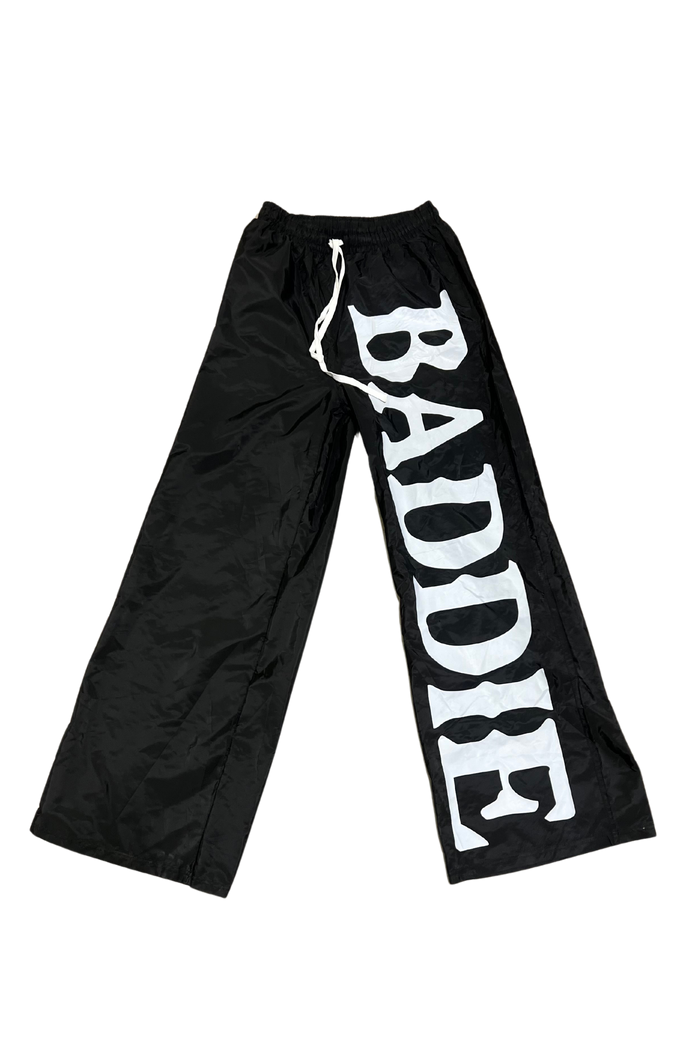 BADDIE SWISH OVERSIZED NYLON PANTS (BLACK)